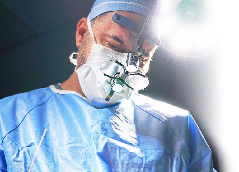 Dr. Ashkan Ghavami in surgery