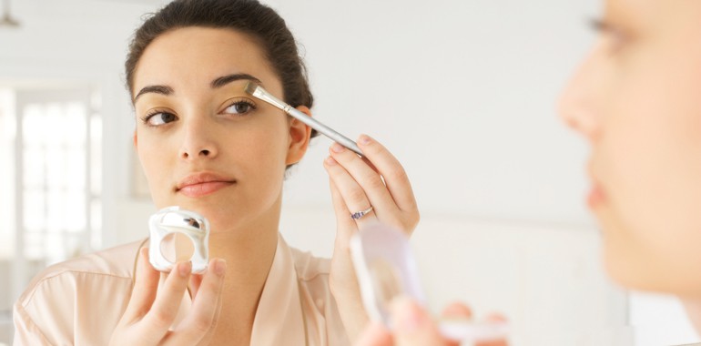 Eye Makeup Safety To Prevent Vision Damage